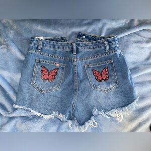 Butterfly pocket shorts